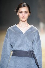 KBF 2015-16年秋冬コレクション - 多彩なシルエットで、旅に想いを馳せて｜写真27