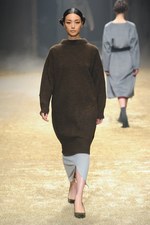 KBF 2015-16年秋冬コレクション - 多彩なシルエットで、旅に想いを馳せて｜写真28