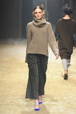 KBF 2015-16年秋冬コレクション - 多彩なシルエットで、旅に想いを馳せて｜写真30