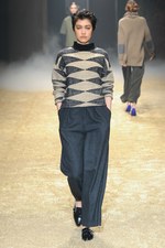 KBF 2015-16年秋冬コレクション - 多彩なシルエットで、旅に想いを馳せて｜写真32