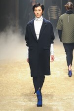 KBF 2015-16年秋冬コレクション - 多彩なシルエットで、旅に想いを馳せて｜写真35