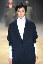 KBF 2015-16年秋冬コレクション - 多彩なシルエットで、旅に想いを馳せて｜写真36