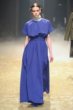 KBF 2015-16年秋冬コレクション - 多彩なシルエットで、旅に想いを馳せて｜写真39