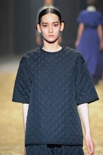 KBF 2015-16年秋冬コレクション - 多彩なシルエットで、旅に想いを馳せて｜写真42