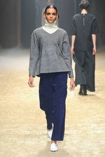KBF 2015-16年秋冬コレクション - 多彩なシルエットで、旅に想いを馳せて｜写真43