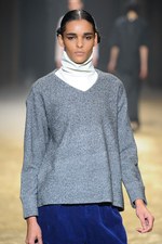 KBF 2015-16年秋冬コレクション - 多彩なシルエットで、旅に想いを馳せて｜写真44