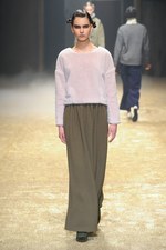 KBF 2015-16年秋冬コレクション - 多彩なシルエットで、旅に想いを馳せて｜写真45