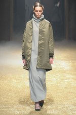 KBF 2015-16年秋冬コレクション - 多彩なシルエットで、旅に想いを馳せて｜写真46