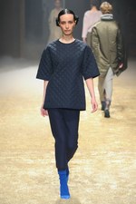 KBF 2015-16年秋冬コレクション - 多彩なシルエットで、旅に想いを馳せて｜写真48