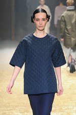 KBF 2015-16年秋冬コレクション - 多彩なシルエットで、旅に想いを馳せて｜写真49