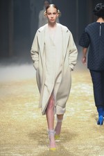 KBF 2015-16年秋冬コレクション - 多彩なシルエットで、旅に想いを馳せて｜写真50