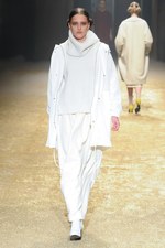 KBF 2015-16年秋冬コレクション - 多彩なシルエットで、旅に想いを馳せて｜写真53