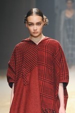 KBF 2015-16年秋冬コレクション - 多彩なシルエットで、旅に想いを馳せて｜写真55