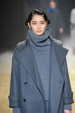 KBF 2015-16年秋冬コレクション - 多彩なシルエットで、旅に想いを馳せて｜写真59