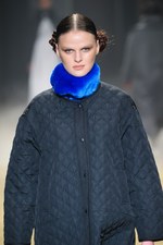 KBF 2015-16年秋冬コレクション - 多彩なシルエットで、旅に想いを馳せて｜写真61