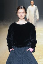 KBF 2015-16年秋冬コレクション - 多彩なシルエットで、旅に想いを馳せて｜写真64