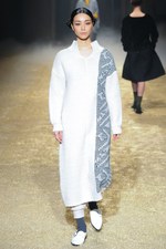 KBF 2015-16年秋冬コレクション - 多彩なシルエットで、旅に想いを馳せて｜写真65