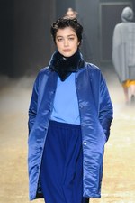 KBF 2015-16年秋冬コレクション - 多彩なシルエットで、旅に想いを馳せて｜写真70