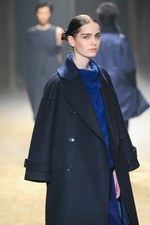 KBF 2015-16年秋冬コレクション - 多彩なシルエットで、旅に想いを馳せて｜写真72