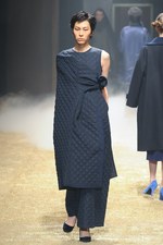 KBF 2015-16年秋冬コレクション - 多彩なシルエットで、旅に想いを馳せて｜写真73