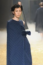 KBF 2015-16年秋冬コレクション - 多彩なシルエットで、旅に想いを馳せて｜写真74