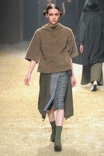 KBF 2015-16年秋冬コレクション - 多彩なシルエットで、旅に想いを馳せて｜写真77