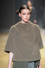 KBF 2015-16年秋冬コレクション - 多彩なシルエットで、旅に想いを馳せて｜写真78