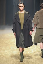 KBF 2015-16年秋冬コレクション - 多彩なシルエットで、旅に想いを馳せて｜写真79