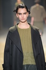 KBF 2015-16年秋冬コレクション - 多彩なシルエットで、旅に想いを馳せて｜写真80