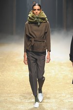 KBF 2015-16年秋冬コレクション - 多彩なシルエットで、旅に想いを馳せて｜写真81