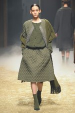 KBF 2015-16年秋冬コレクション - 多彩なシルエットで、旅に想いを馳せて｜写真83