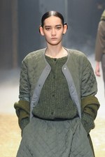 KBF 2015-16年秋冬コレクション - 多彩なシルエットで、旅に想いを馳せて｜写真84