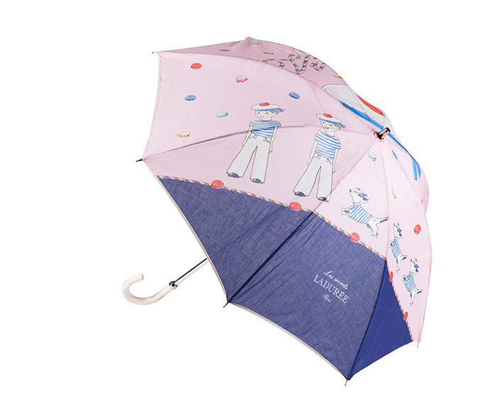 スクレ・ラデュレから新作、ネコのイラストが描かれた日傘やマカロンのバッグチャームなど | 写真