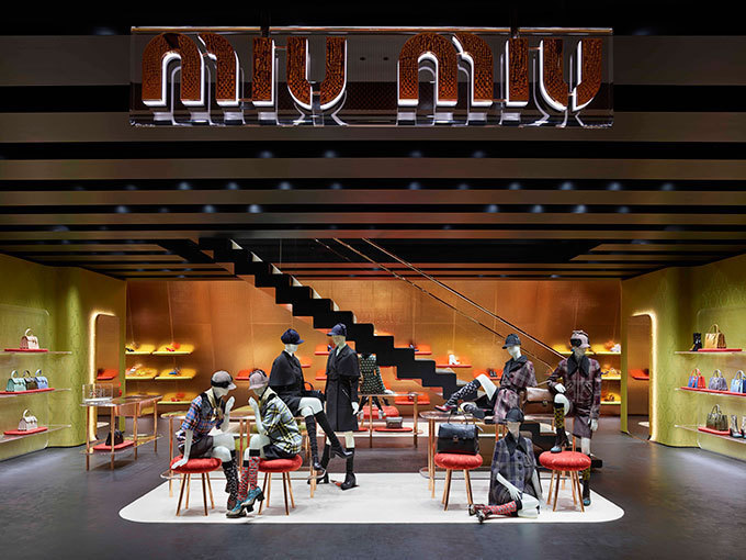 ミュウミュウの旗艦店が東京・青山にリニューアルオープン