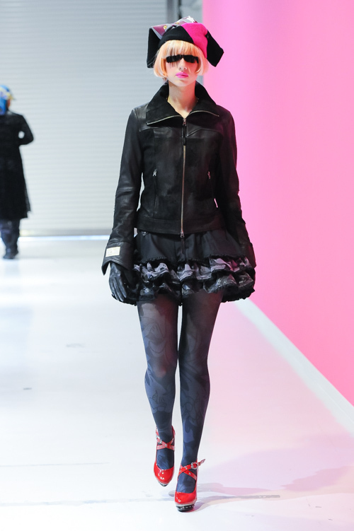エイチ・ナオト(h.NAOTO) 2015-16年秋冬ウィメンズ&メンズコレクション シルエット - 写真24
