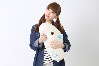 カピバラさん×アース ミュージック＆エコロジー、キュートなアパレルやぬいぐるみが発売