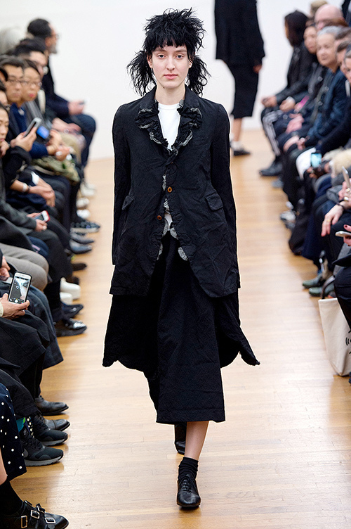 コム デ ギャルソン・コム デ ギャルソン(COMME des GARÇONS COMME des GARÇONS) 2015-16年秋冬ウィメンズコレクション  - 写真41