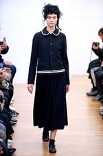 コム デ ギャルソン・コム デ ギャルソン 2015‐16年秋冬コレクション - 時折魅せる無邪気さ｜写真2