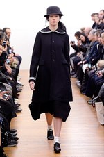 コム デ ギャルソン・コム デ ギャルソン 2015‐16年秋冬コレクション - 時折魅せる無邪気さ｜写真3