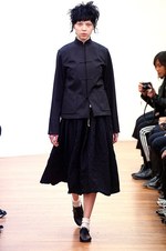 コム デ ギャルソン・コム デ ギャルソン 2015‐16年秋冬コレクション - 時折魅せる無邪気さ｜写真6