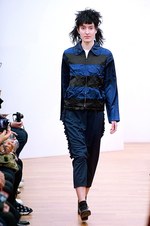 コム デ ギャルソン・コム デ ギャルソン 2015‐16年秋冬コレクション - 時折魅せる無邪気さ｜写真15