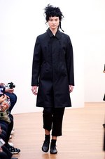 コム デ ギャルソン・コム デ ギャルソン 2015‐16年秋冬コレクション - 時折魅せる無邪気さ｜写真18