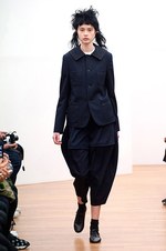 コム デ ギャルソン・コム デ ギャルソン 2015‐16年秋冬コレクション - 時折魅せる無邪気さ｜写真28