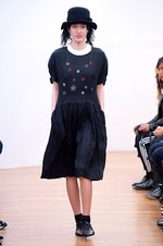 コム デ ギャルソン・コム デ ギャルソン 2015‐16年秋冬コレクション - 時折魅せる無邪気さ｜写真31