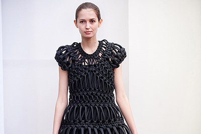 2015-16年秋冬パリコレクション｜ノワール ケイ ニノミヤ 2015-16年秋冬コレクション - 無数のパーツが生む、黒の世界の奥行き