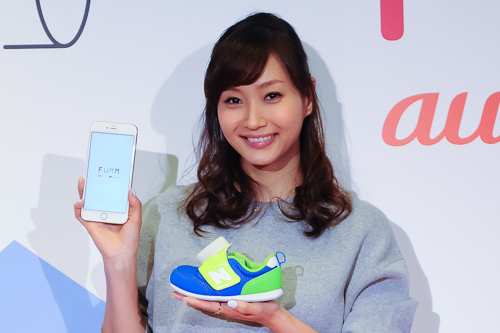 au 未来研究所×ニューバランス、子供向けウェアラブルデバイス「FUMM」発表