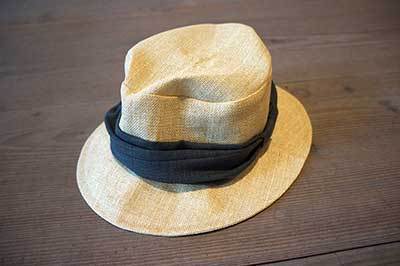 イッティビッティ、ペーパークロスを使用したカムズアンドゴーズの形状記憶ハット発売 