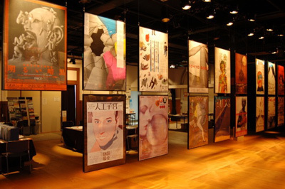 現代演劇ポスター展が渋谷ヒカリエで開催 - アングラ演劇全盛から現在までのポスター約150点