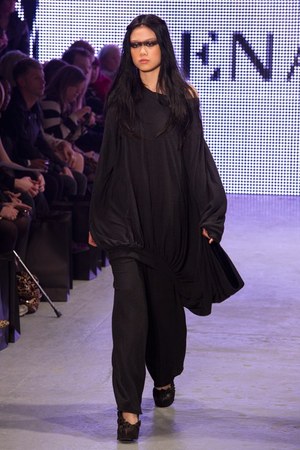 北欧神話の女神をイメージ。妊娠中のデザイナーも登場したジェナ テオ(Jena Theo)の最新秋冬コレクション｜写真26