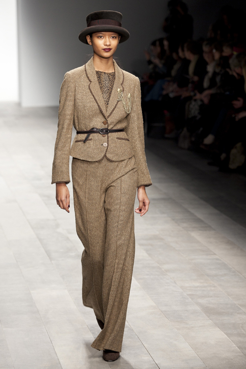 キャロライン チャールズ(Caroline Charles) 2011-12年秋冬ウィメンズコレクション シルエット - 写真10